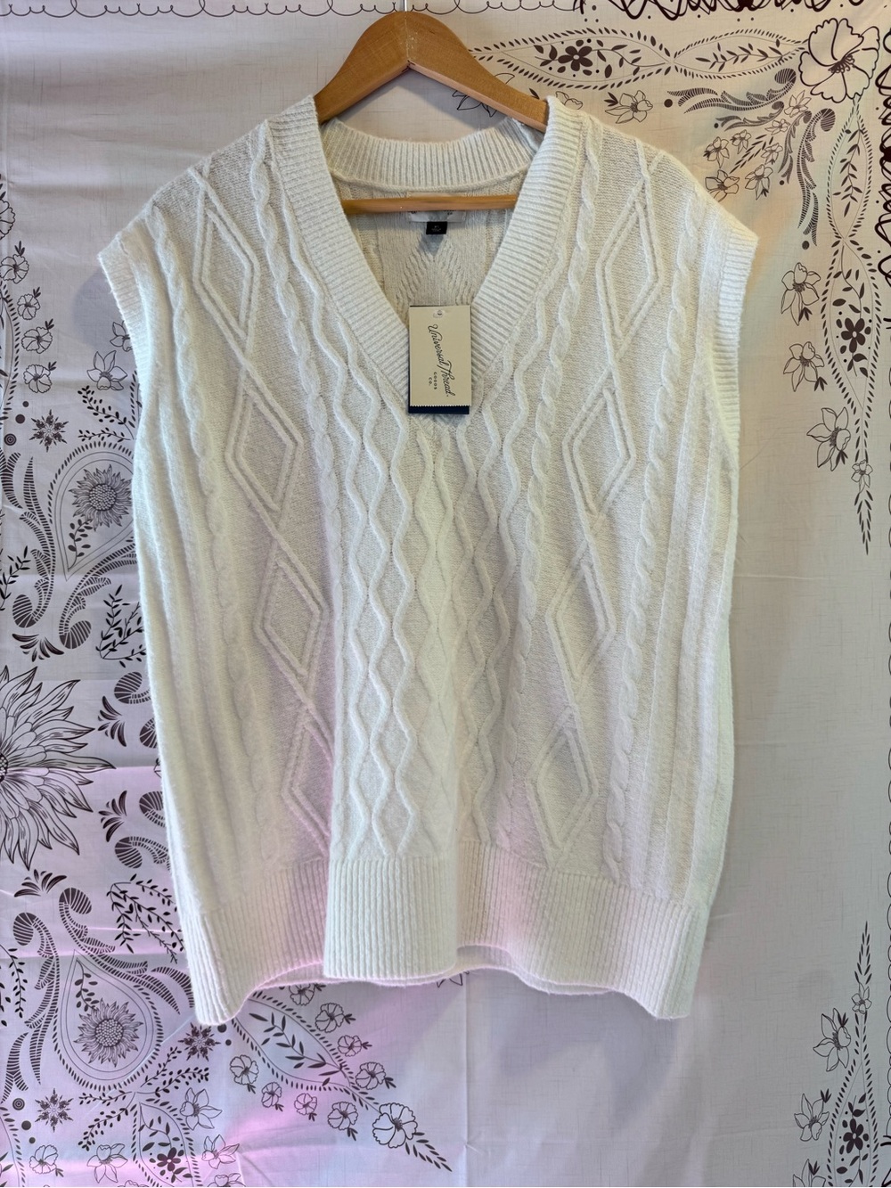 XS universal thread Cable-Knit V-Neck Sweater Vest NWT
